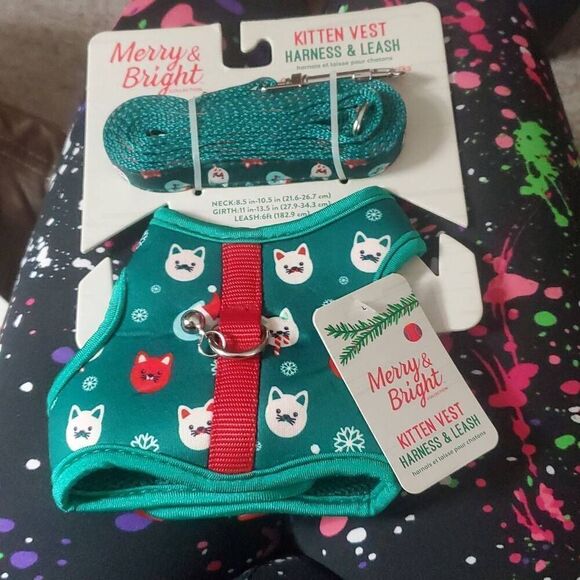 NWT MERRY AND BRIGHT KITTEN VEST AND HARNESS - Picture 1 of 5